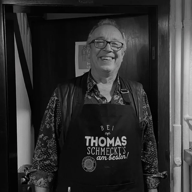 Gestern hat uns die Nachricht erreicht, dass unser langjähriges Mitglied, Sponsor ,Getränkehändler und vorallem Freund Thomas Schreier verstorben ist.Thomas ist seit 46 Jahren ein unersetzbarer Teil unseres Vereins und unserer Gemeinschaft gewesen, den wir schmerzlich vermissen werden. Jahrzehntelang setzte er sich unermüdlich für unseren Verein und die Kirmes ein. Auch war er immer unser Getränkehändler des Vertrauens, der nichts unversucht lies und alles in Bewegung setzte, um uns, so gut es ging, bei allen Veranstaltungen zu unterstützen. Wir haben Thomas viel zu verdanken und werden Ihn in guter und dankbarer Erinnerung behalten. Unser Mitgefühl und volle Anteilnahme gilt seiner Familie, der wir viel Kraft in dieser schweren Zeit wünschen.Der Vorstand
