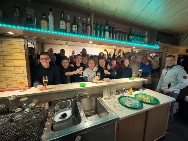 Gestern war es wieder soweit, unser alljährlicher Grenzgang stand an. Begonnen hat alles, wie immer, bei unserem Stammlokal Gasthaus Schreier. Nach einem Stop in Rechtenbach ging es weiter zum Steineren Haus nach Hüttenberg. Im Anschluss nach einem feinem Essen, ging es ins Hochelheimer Kneipchen. Um 19 Uhr ging es dann wieder in die Heimat, natürlich wieder ins Gasthaus unseres Vertrauens, wo der Abend dann langsam ausklingte.